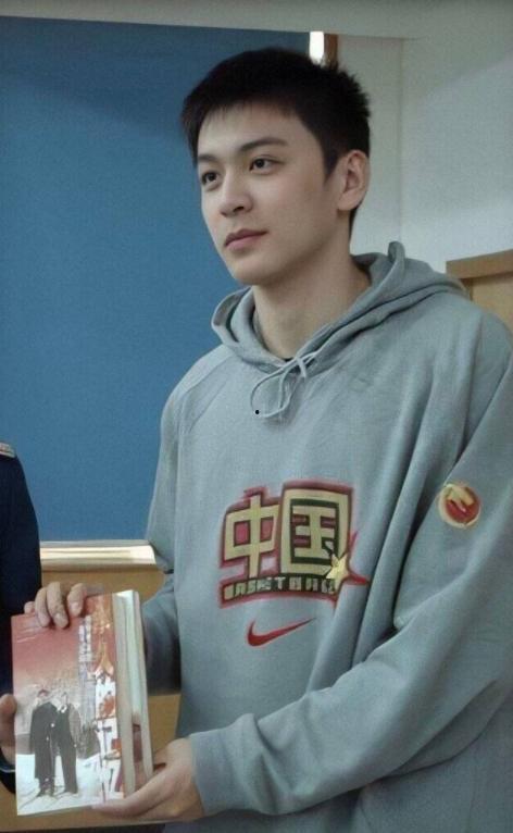 娱乐吃瓜酱帅哥视频